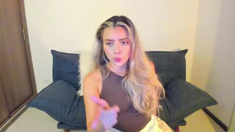 Snapshot of ary_cam230 chatting on May 2026 09:44:02 PM Zahaara online show from May 2026 09:44:02 PM
