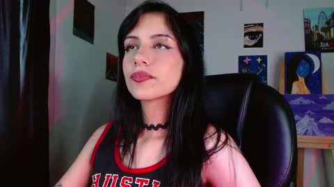   Independent Model online show from April 2026 07:25:02 PM