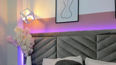 ARY THOMPSON online show from January 2025 08:15:02 PM