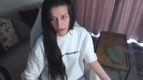 Snapshot of arya_anne chatting on June 2026 05:52:01 AM Anna online show from June 2026 05:52:01 AM