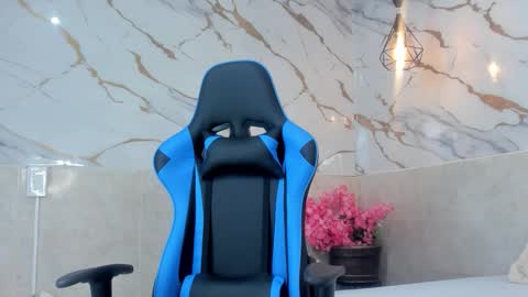 Ana online show from November 2025 05:02:02 PM