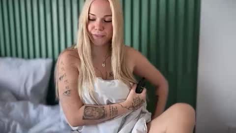 Arya brunett and Cassie blond online show from March 2026 07:35:02 AM