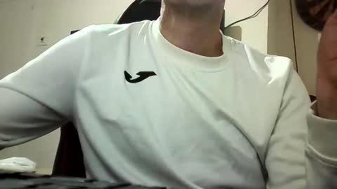 Snapshot of aservirparati chatting on December 2025 06:36:02 PM perrita online show from December 2025 06:36:02 PM