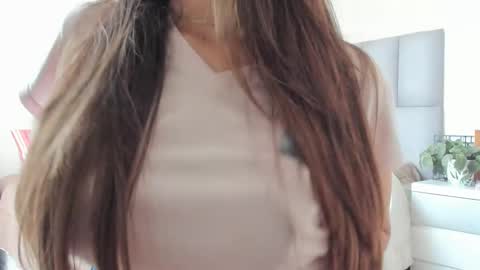 Carolina  online show from December 2024 04:59:02 PM