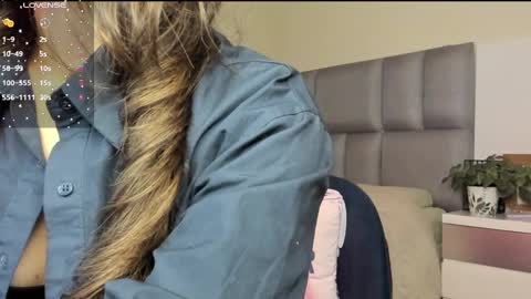 Carolina  online show from February 2025 01:55:01 AM