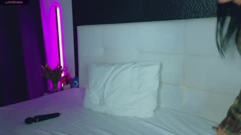 AshleyEtthen online show from April 2026 05:25:01 PM