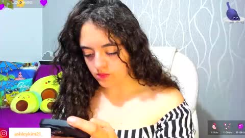 .. Ashley .. online show from December 2025 01:22:02 AM