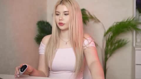 Snapshot of ashleyniko chatting on October 2025 03:32:01 PM AshleyNiko online show from October 2025 03:32:01 PM