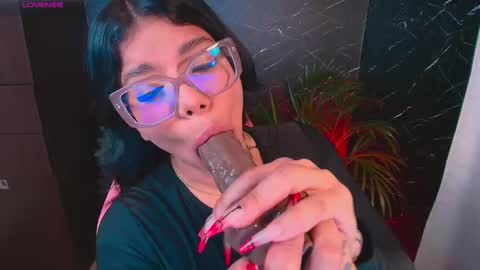 Ashleyy18   online show from October 2025 12:33:01 AM