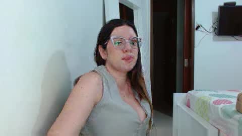 Snapshot of ashlymoon chatting on May 2026 11:56:01 PM AshlyMoon online show from May 2026 11:56:01 PM