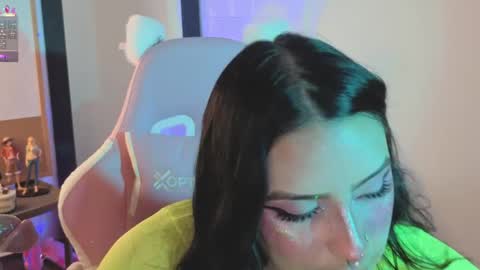 Snapshot of ashlynnlowe_ chatting on April 2026 10:22:01 PM Ash online show from April 2026 10:22:01 PM