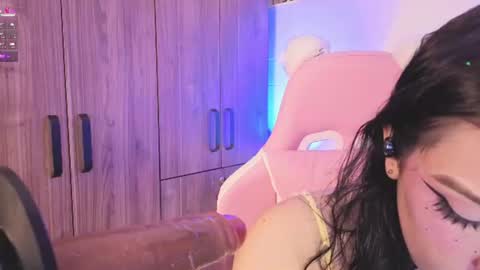 Snapshot of ashlynnlowe_ chatting on July 2026 10:05:02 PM Ash online show from July 2026 10:05:02 PM