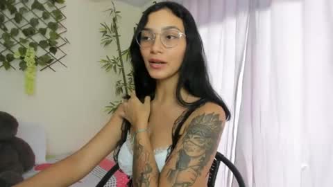 Camila online show from October 2025 06:50:02 PM