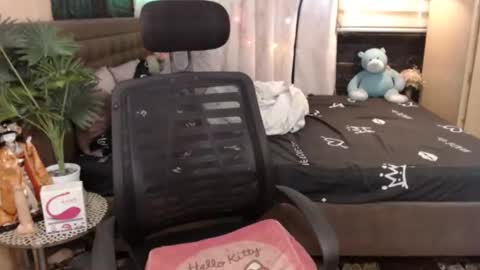 Snapshot of asian_princess15 chatting on January 2025 04:28:01 AM angela online show from January 2025 04:28:01 AM