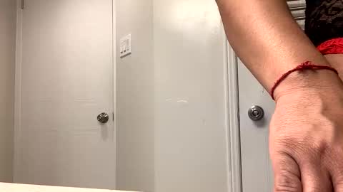 Linda online show from November 2025 01:37:02 AM