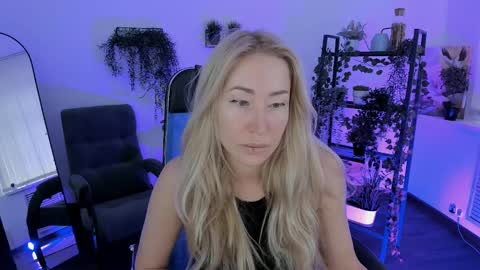 astramonroe online show from April 2026 04:21:01 AM