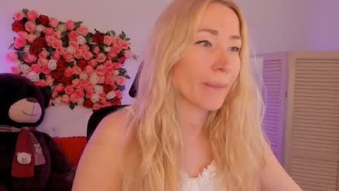 Snapshot of astramonroe chatting on June 2026 07:11:02 AM astramonroe online show from June 2026 07:11:02 AM