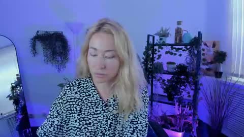 Snapshot of astramonroe chatting on June 2026 10:04:01 AM astramonroe online show from June 2026 10:04:01 AM