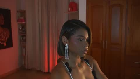 Astrea online show from October 2025 12:44:01 AM