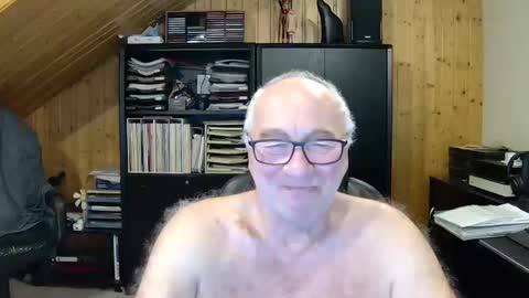 Snapshot of asusandy chatting on January 2025 05:42:02 PM asusandy online show from January 2025 05:42:02 PM