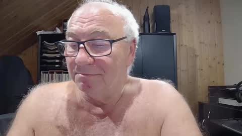 Snapshot of asusandy chatting on October 2025 05:13:02 PM asusandy online show from October 2025 05:13:02 PM