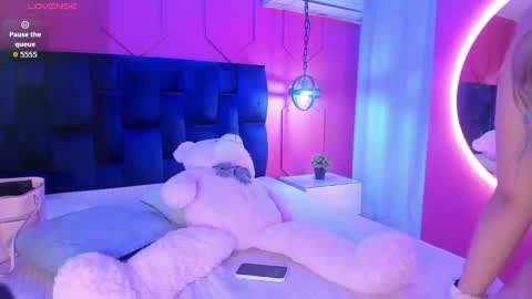 Athenea online show from January 2026 04:07:02 AM