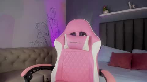 Atenea online show from November 2025 07:47:02 PM