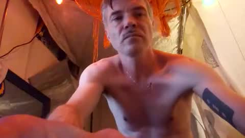 jonnyandrew online show from November 2025 04:00:01 AM