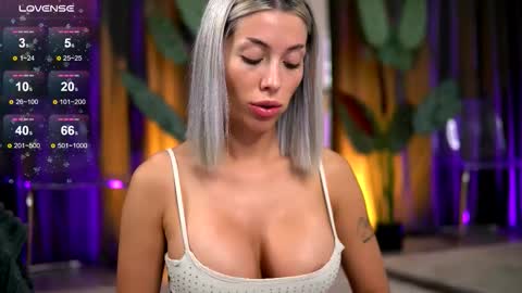 Isabella online show from September 2025 03:19:01 AM