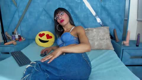 Monii Yi online show from March 2026 02:33:02 AM