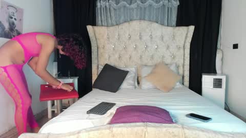 Snapshot of aura_sterling chatting on June 2026 10:59:02 AM Aura online show from June 2026 10:59:02 AM