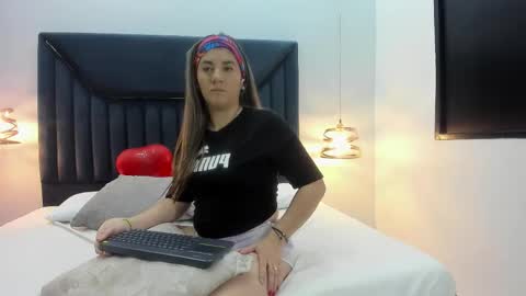 Snapshot of auraevens chatting on September 2025 11:45:01 AM Aura Evans online show from September 2025 11:45:01 AM