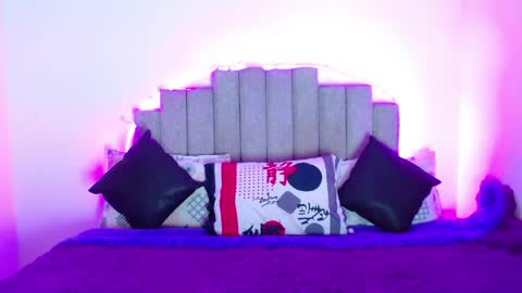 aurimel valentina online show from May 2026 01:33:01 AM