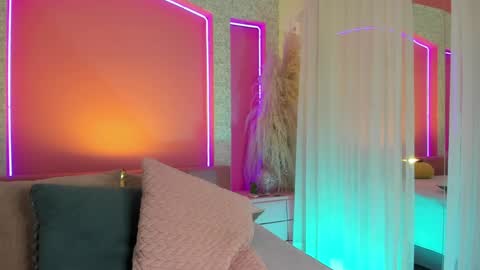 Aurora online show from December 2024 07:43:02 PM