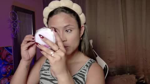 aurora_collins08 online show from November 2025 05:44:02 PM