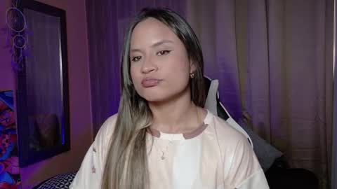 aurora_collins08 online show from November 2025 05:46:02 PM