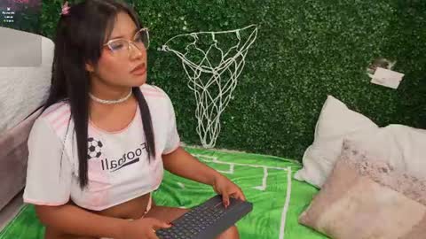 Snapshot of aurora_cruz chatting on June 2026 08:19:02 PM aurora_cruz online show from June 2026 08:19:02 PM