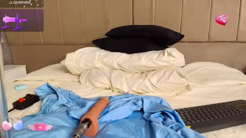 Snapshot of aurora_divine chatting on February 2025 03:26:01 PM aurora_divine online show from February 2025 03:26:01 PM