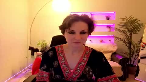 Aurora online show from November 2025 08:31:01 PM