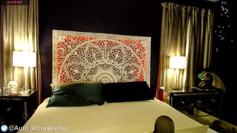 Aurora Storm online show from November 2025 03:06:02 AM