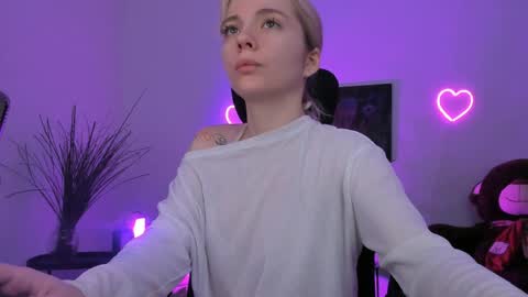 aurorawrenfield online show from April 2026 01:39:01 AM