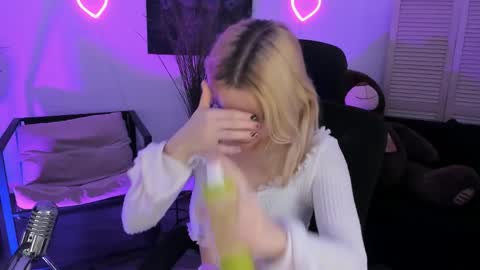 aurorawrenfield online show from April 2026 04:21:02 AM