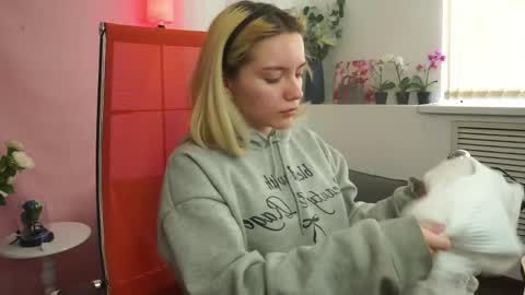 aurorawrenfield online show from April 2026 04:26:01 AM