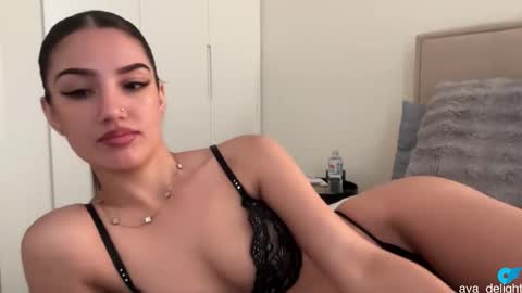 Ava  online show from October 2025 12:41:02 AM