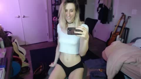 Snapshot of ava_reinhart_999 chatting on March 2026 08:28:02 PM Ava online show from March 2026 08:28:02 PM