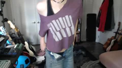 Snapshot of ava_reinhart_999 chatting on April 2026 07:42:02 PM Ava online show from April 2026 07:42:02 PM
