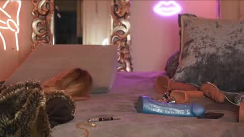 AvalonnFoxx online show from December 2024 06:22:02 AM