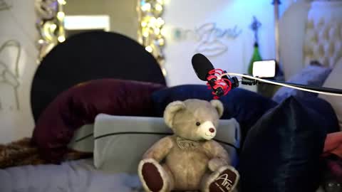 AvalonnFoxx online show from December 2025 07:58:01 AM