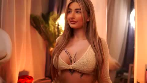 Snapshot of avashay chatting on March 2025 11:38:02 PM Carina online show from March 2025 11:38:02 PM