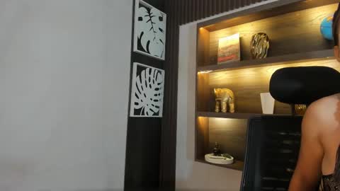 avawhiite online show from September 2025 07:35:01 PM